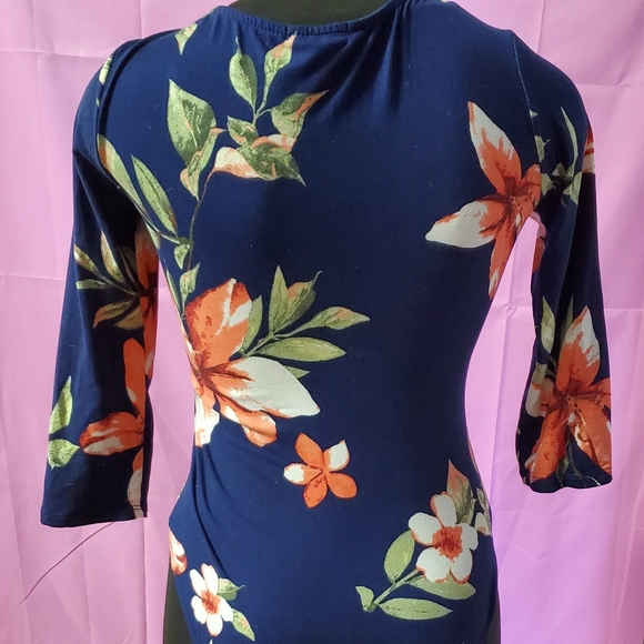 Top - Picture 2 of 4